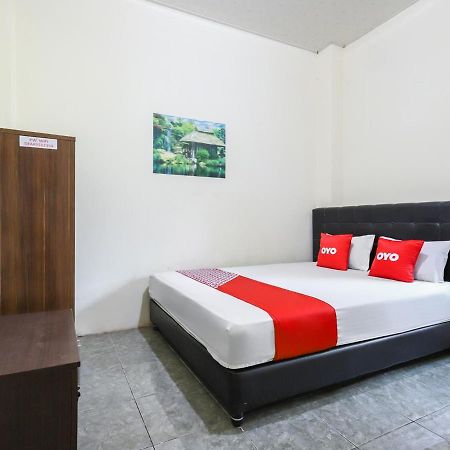 Oyo 3830 Dfarys Gh Syariah Balikpapan (Borneo) Exterior foto