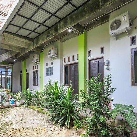 Oyo 3830 Dfarys Gh Syariah Balikpapan (Borneo) Exterior foto